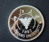 校慶紀(jì)念章