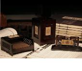 木質(zhì)鏤空雕嵌仿皮雕辦公三件套（名片盒＋筆筒+便簽盒）