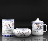 喜上眉梢青花粉彩骨瓷臺(tái)面杯三件套